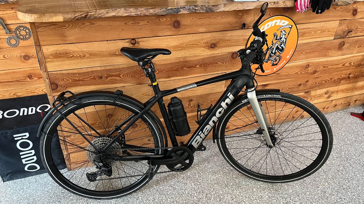 bianchi all road e bike E-Allroad Impulso - Great Demo Oltre Shimano 105 electric bike has been constructed by Bianchis staff Bicicleta elctrica de gravel Bianchi