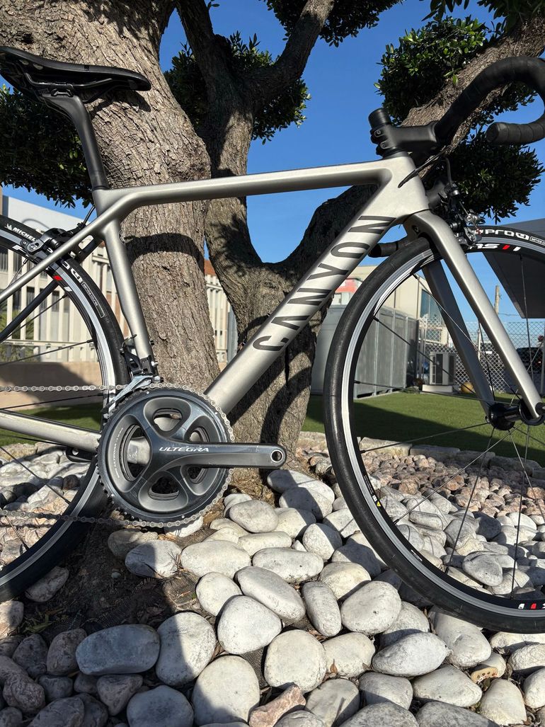 Used Canyon Ultimate Shimano Ultegra 2017 Road & Gravel, Hellgrau — image 1 of 7