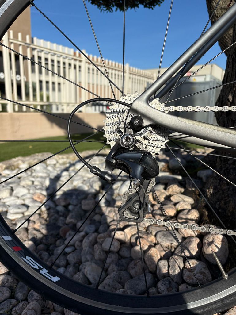 Used Canyon Ultimate Shimano Ultegra 2017 Road & Gravel, Hellgrau — image 6 of 7