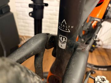 Brugt Mondraker F-PODIUM CARBON 2023 2023 Mountainbike — billede 5 af 8