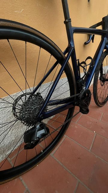 Tweedehands Scott Addict 10 2022 2022 Road & Gravel — afbeelding 1 van 8