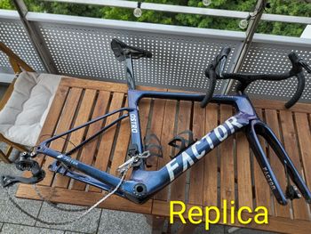 Used Factor Ostro Vollcarbon 56 Frameset 2024 Road & Gravel, Violett — image 8 of 9