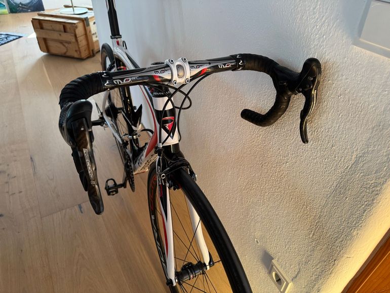Used Pinarello Prince Campagnolo Record 2011 Road & Gravel, White — image 4 of 5
