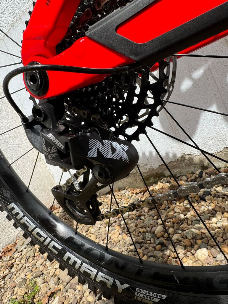 Used Trek Slash 7 Gen 5 2021 2021 Mountainbike, Red, 29 — image 7 of 15