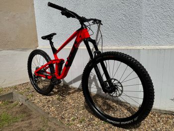 Used Trek Slash 7 Gen 5 2021 2021 Mountainbike, Red, 29 — image 2 of 15