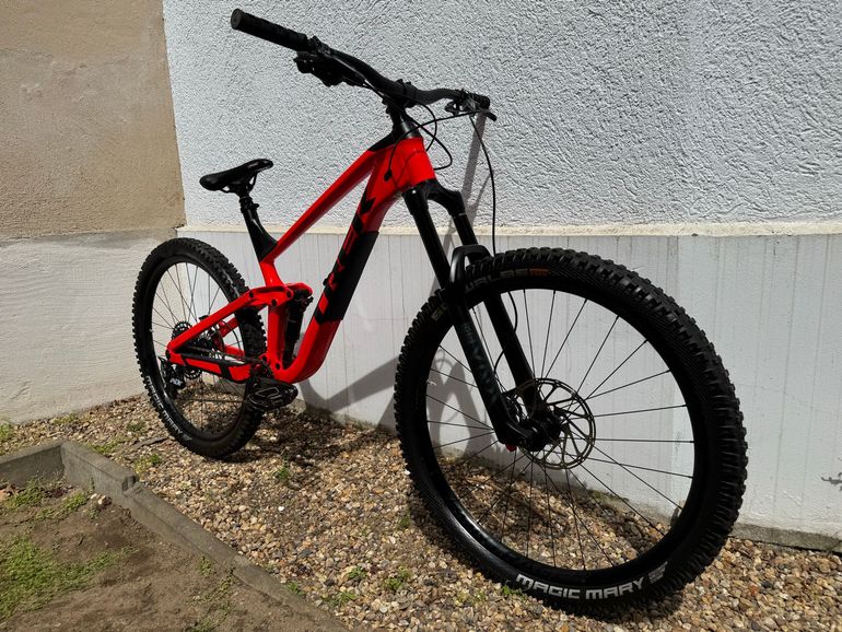 Used Trek Slash 7 Gen 5 2021 2021 Mountainbike, Red, 29 — image 2 of 15