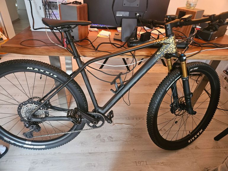 Used Orbea ALMA M LTD 2022 2022 Mountainbike, Black, 29 — image 1 of 5