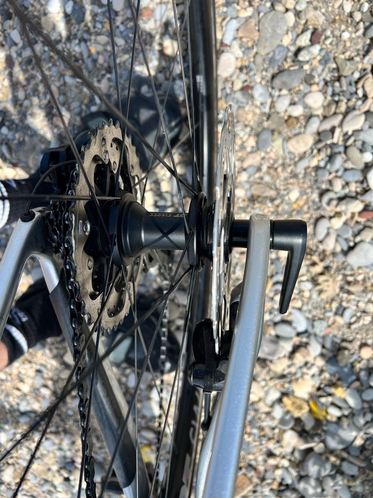 Used Canyon Endurace CF 7 Di2 2025 2025 Road & Gravel, Hellgrau — image 6 of 9