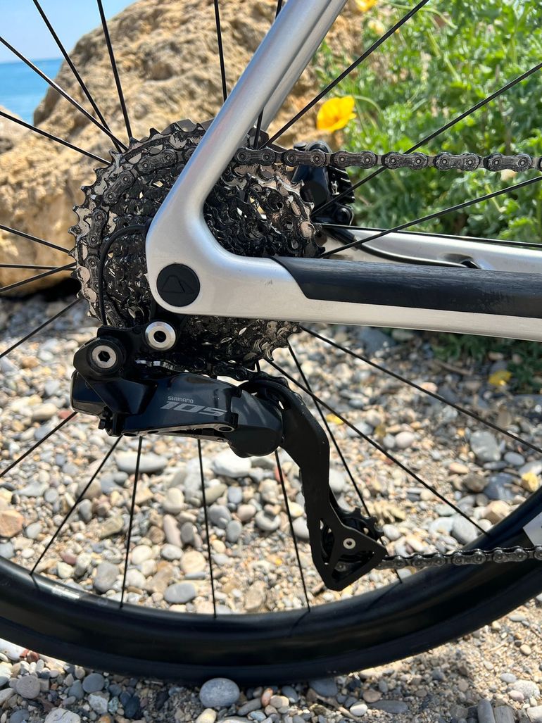 Used Canyon Endurace CF 7 Di2 2025 2025 Road & Gravel, Hellgrau — image 3 of 9