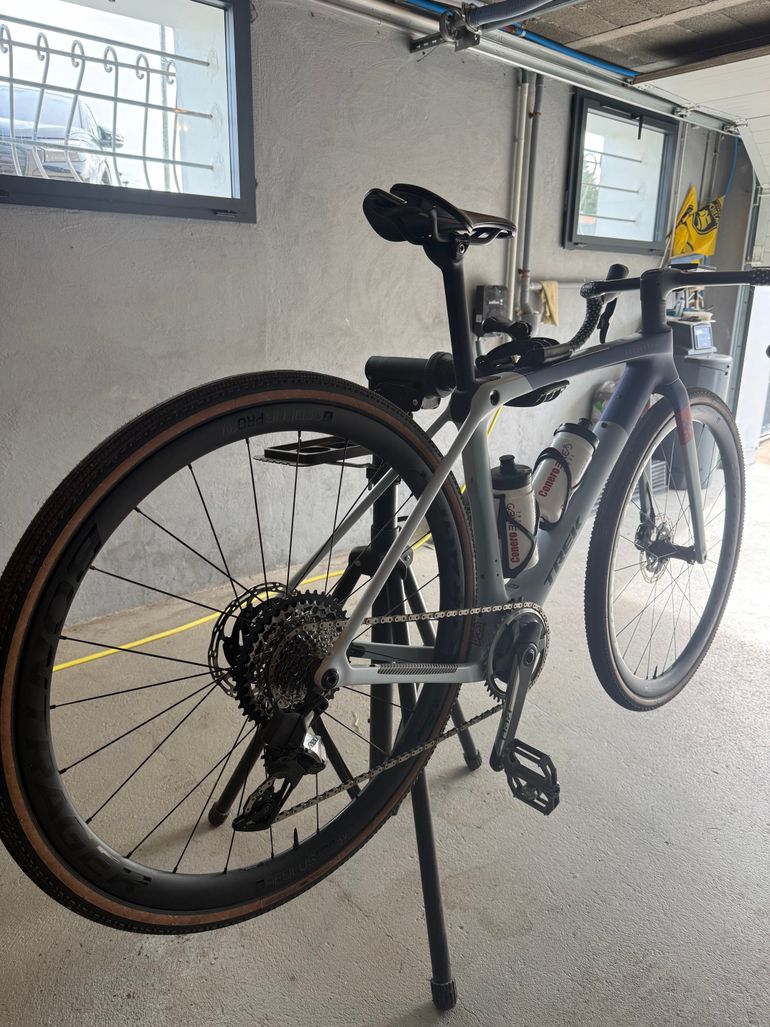 Used Trek Checkmate SLR 8 AXS 2025 2025 Road & Gravel, Blue — image 4 of 13