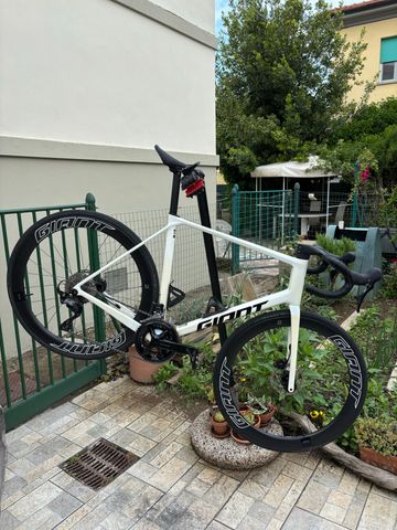 Used Giant TCR Advanced 2 KOM 2025 2025 Road & Gravel