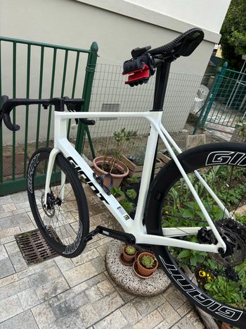 Used Giant TCR Advanced 2 KOM 2025 2025 Road & Gravel, White — image 27 of 28