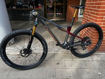 Orbea Oiz Sram Eagle Transmission XX SL 2025 Mountainbike usato, Grigio chiaro — immagine 2 di 6