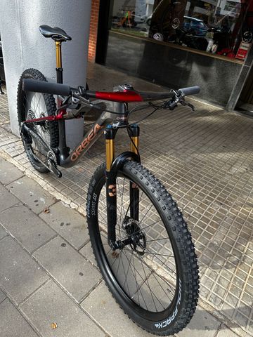 Orbea Oiz Sram Eagle Transmission XX SL 2025 Mountainbike usato, Grigio chiaro — immagine 4 di 6