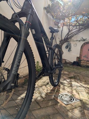 Used Trek E-Caliber 9.6 Gen 2 2022 2022 Mountainbike — image 2 of 8