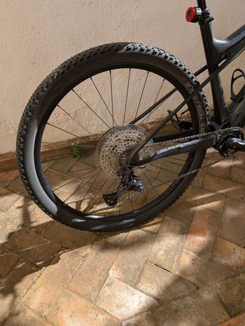 Used Trek E-Caliber 9.6 Gen 2 2022 2022 Mountainbike — image 8 of 8