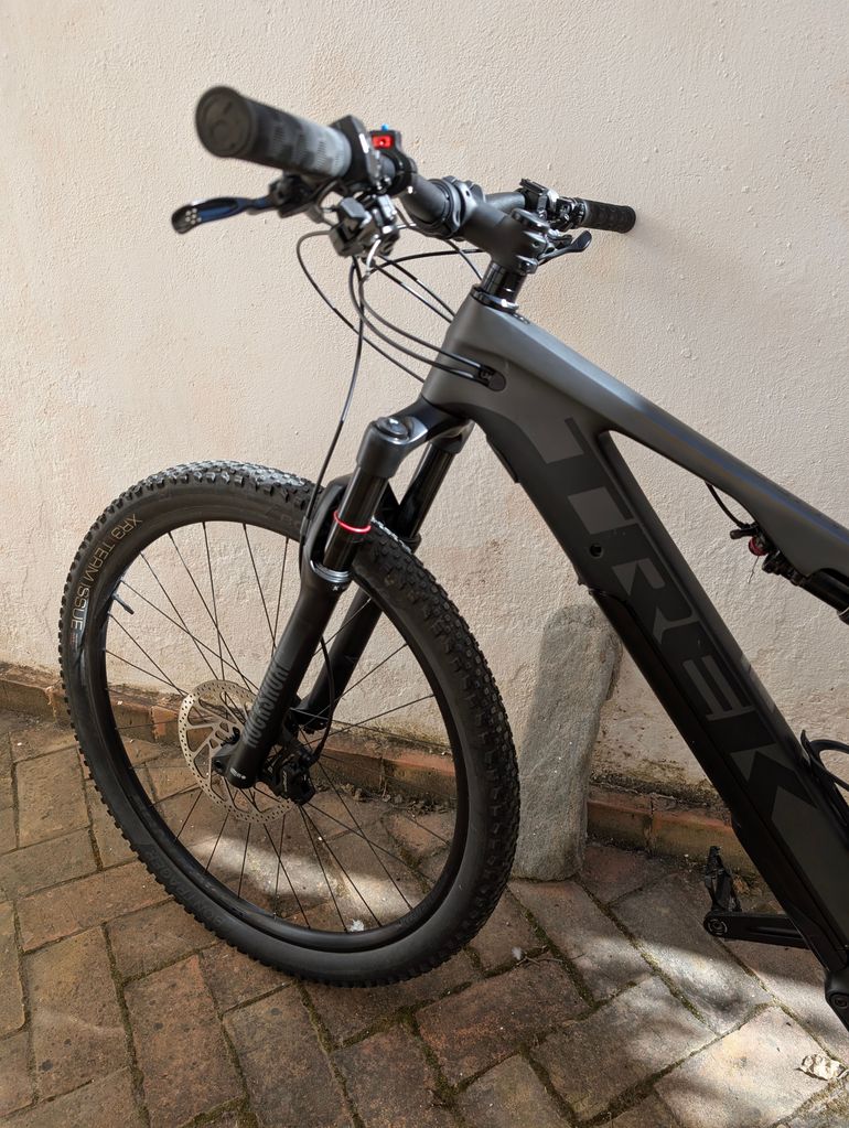 Used Trek E-Caliber 9.6 Gen 2 2022 2022 Mountainbike — image 1 of 8