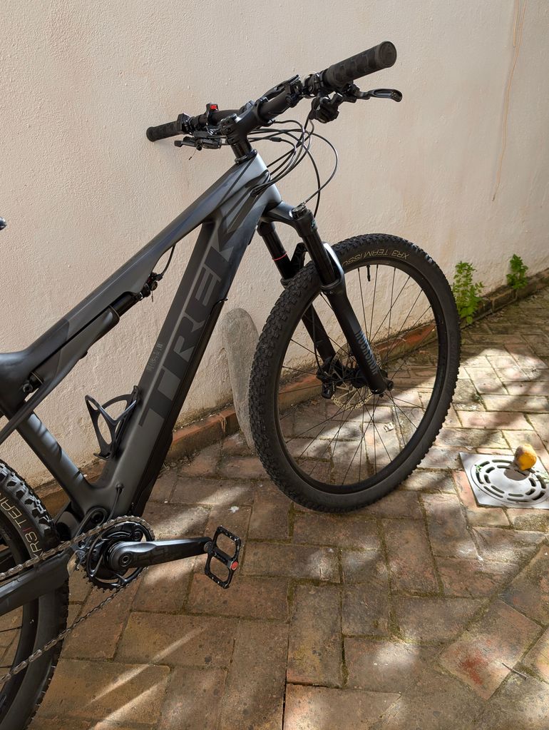 Used Trek E-Caliber 9.6 Gen 2 2022 2022 Mountainbike — image 7 of 8