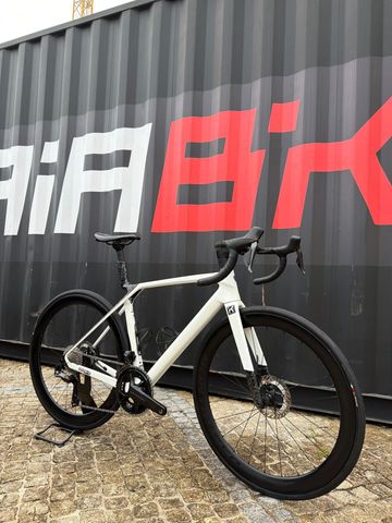 Gebrauchtes Trek Madone SL 7 2027 2027 Road & Gravel, Weiß — Bild 1 von 7