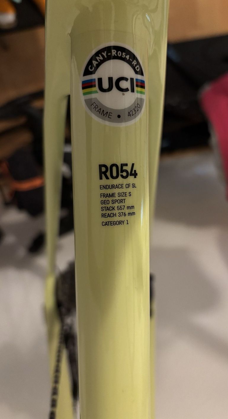 Used Canyon Endurace CF SL 8 Di2 2023 2023 Road & Gravel — image 6 of 9