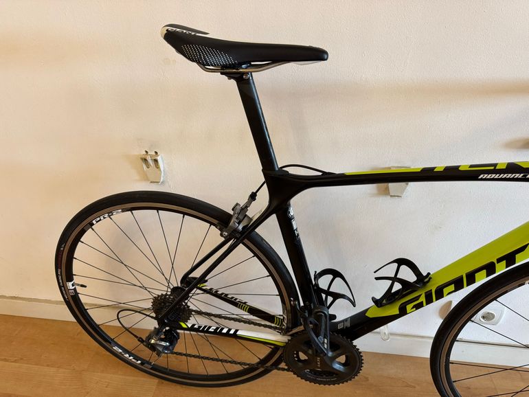Used Giant TCR Advanced 1 2016 2016 Road & Gravel, Black — image 11 of 12