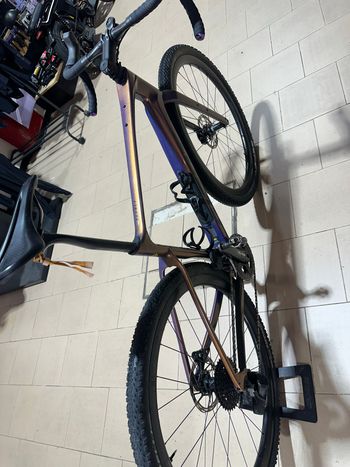 Used Giant Revolt Advanced Pro 1 2025 2025 Road & Gravel, Purple — image 8 of 9