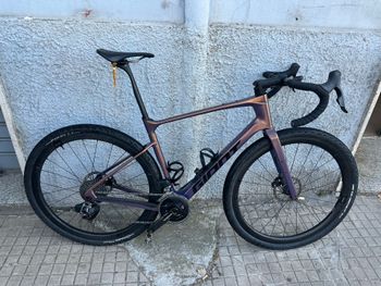 Used Giant Revolt Advanced Pro 1 2025 2025 Road & Gravel, Purple — image 5 of 9