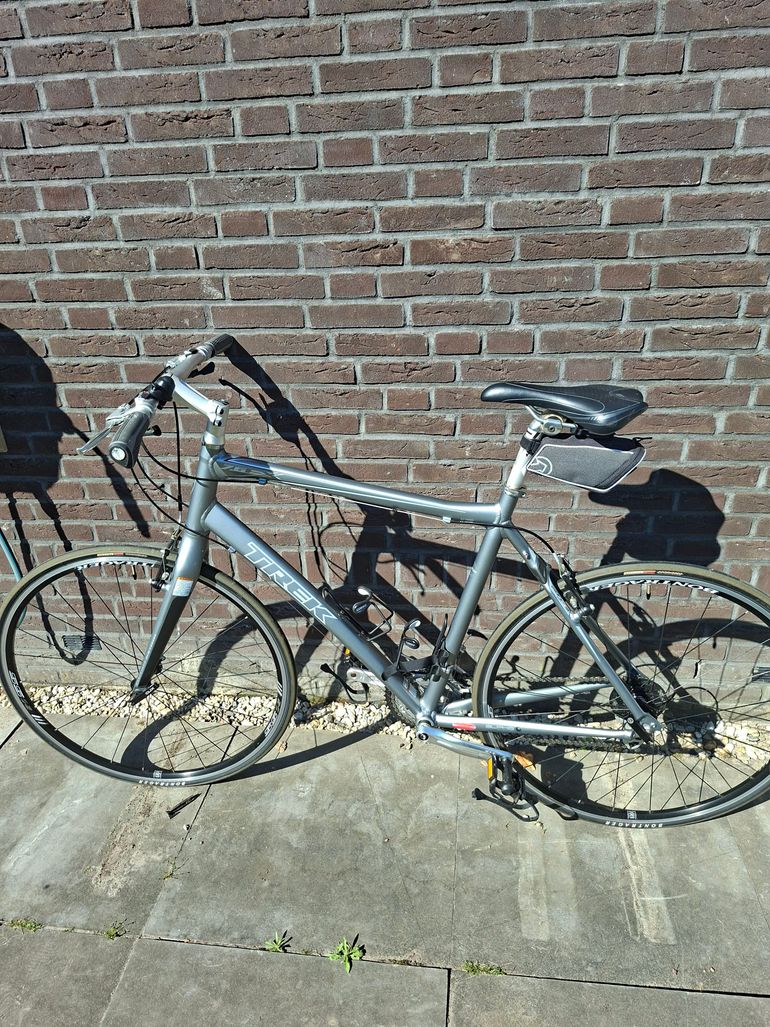 Used Trek Trek Dames Racefiets Bontrager HCM Carbon 2011 Road & Gravel, Light Gray — image 1 of 7
