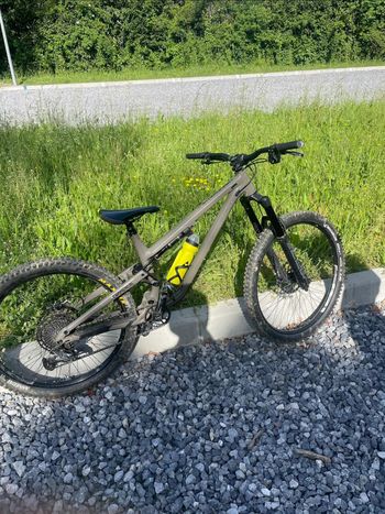 Used Commencal META SX RIDE 2022 2022 Mountainbike, Negro — image 1 of 3