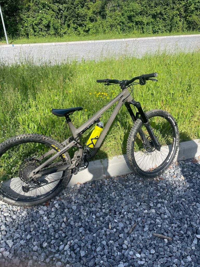 Used Commencal META SX RIDE 2022 2022 Mountainbike, Negro — image 1 of 3