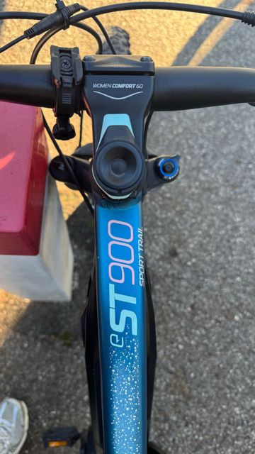 ROCKRIDER E-ST900 Mountain Bike Shimano Deore XT 2022 Mountainbike usato, Blu — immagine 15 di 16