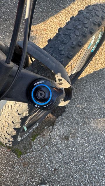 ROCKRIDER E-ST900 Mountain Bike Shimano Deore XT 2022 Mountainbike usato, Blu — immagine 7 di 16