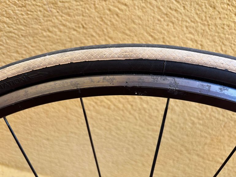 Used Trek Madone Shimano 105 2013 Road & Gravel, White — image 18 of 25