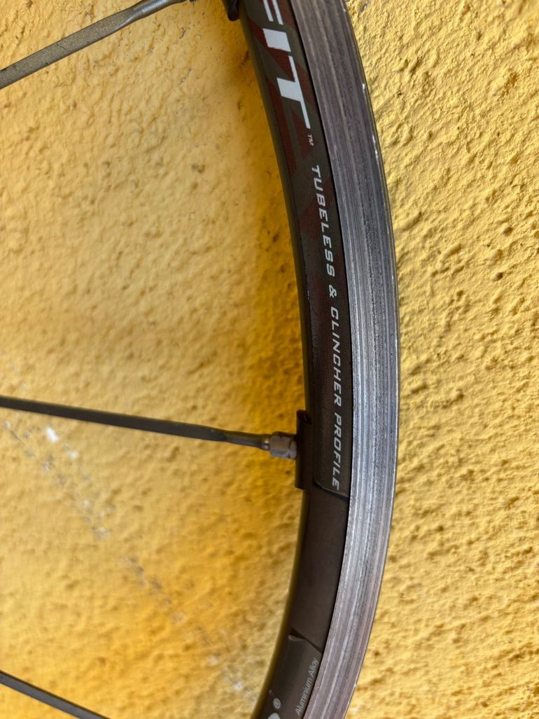 Used Trek Madone Shimano 105 2013 Road & Gravel, White — image 25 of 25