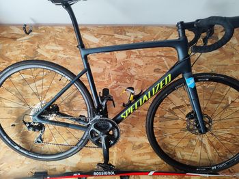 Used Specialized Men's Tarmac Disc Sport 2019 2019 Road & Gravel, Light Gray — image 1 of 3
