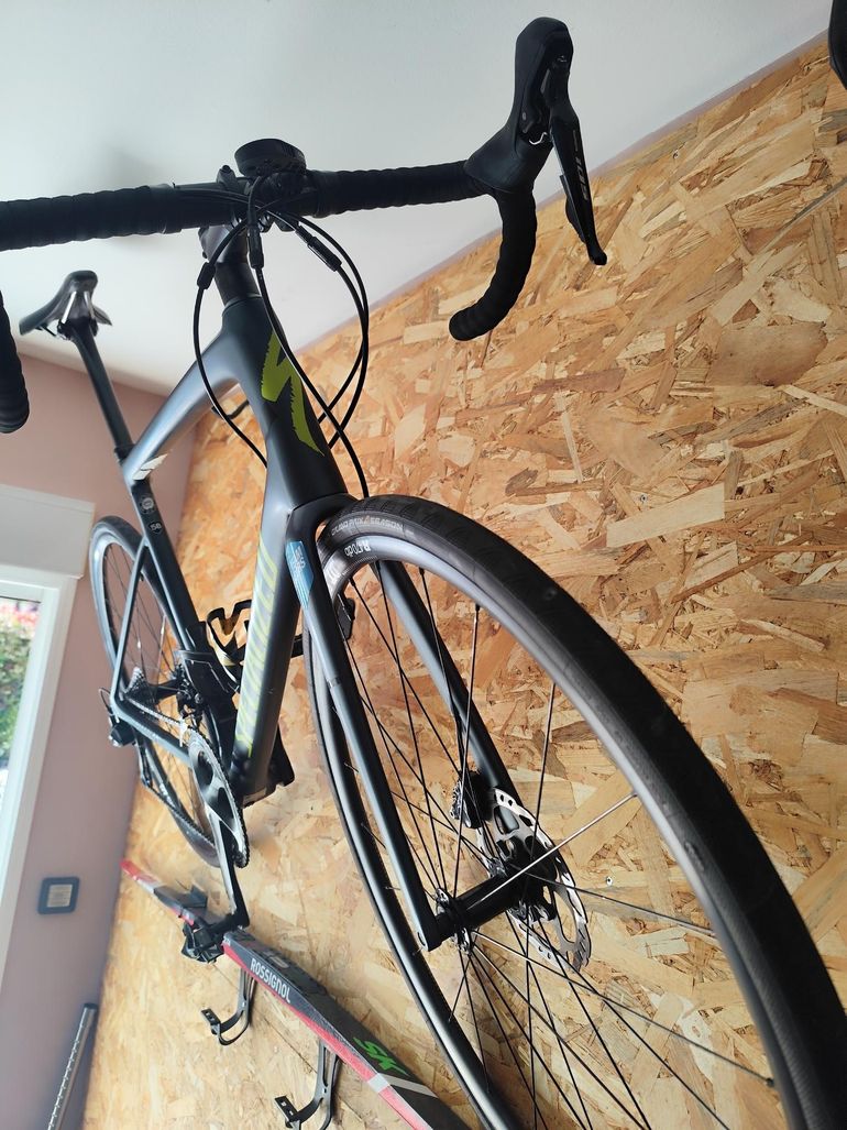 Used Specialized Men's Tarmac Disc Sport 2019 2019 Road & Gravel, Light Gray — image 2 of 3