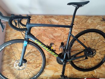 Used Specialized Men's Tarmac Disc Sport 2019 2019 Road & Gravel, Light Gray — image 3 of 3