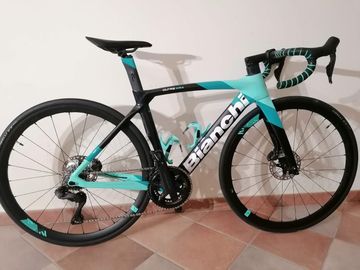Tweedehands Bianchi Oltre XR4 - Ultegra Di2 2022 2022 Road & Gravel