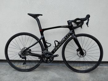 Pinarello X1 2023 – Shimano 105 12v – Fit S/M-M – 1000 km – Excellent état, Pinarello X1 2023 – Shimano 105 12v – Fit S/M-M – 1000 km – Excellent état Custom Shimano 105