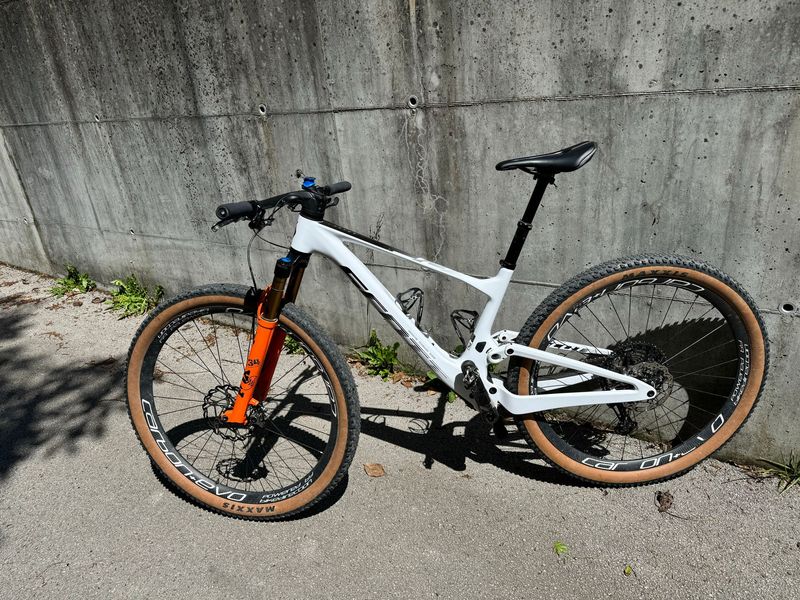 Used Scott Spark RC Pro 2022 2022 Mountainbike, White, 29 — image 1 of 3