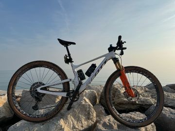 Used Scott Spark RC Pro 2022 2022 Mountainbike, White, 29 — image 3 of 3