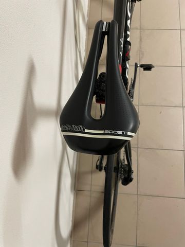 Used Colnago C64 Custom Shimano Ultegra Di2 2022 Road & Gravel, Red — image 8 of 10