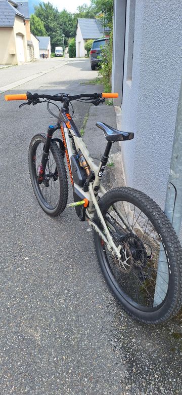 Käytetty Rocky Mountain Altitude Shimano SLX 2021 MTB