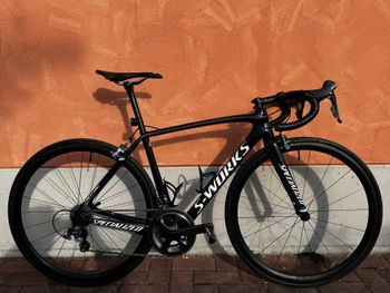 Used Specialized Tarmac Shimano Ultegra 2018 Road & Gravel — image 1 of 12