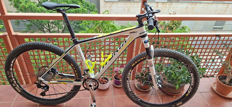Used Vitoria Custom Shimano Deore XT 2012 MTB
