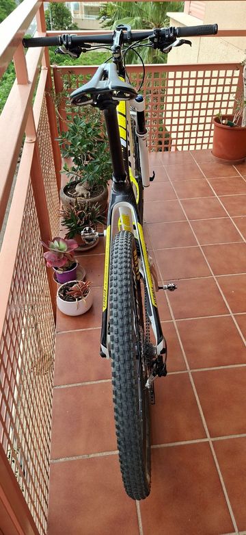 Used Vitoria Custom Shimano Deore XT 2012 Mountainbike, White — image 8 of 10