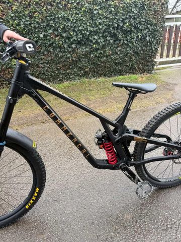 Tweedehands Commencal SUPREME DH V5 SIGNATURE LTD MOTO STYLE 2024 2024 MTB