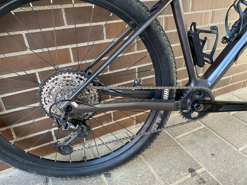 Orbea ALMA M30 2021 2021 Mountainbike usato, Grigio chiaro — immagine 3 di 6