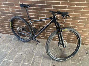 Orbea ALMA M30 2021 2021 Mountainbike usato, Grigio chiaro — immagine 2 di 6