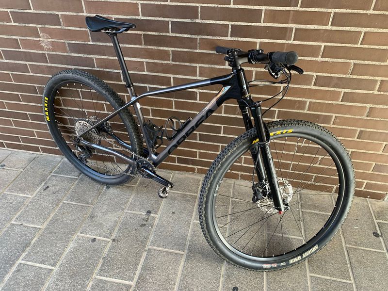 Orbea ALMA M30 2021 2021 Mountainbike usato, Grigio chiaro — immagine 2 di 6
